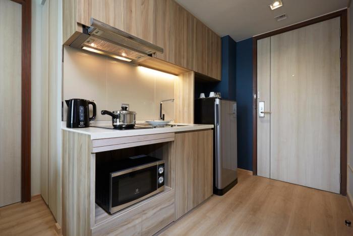 the quarter phromphong by uhg