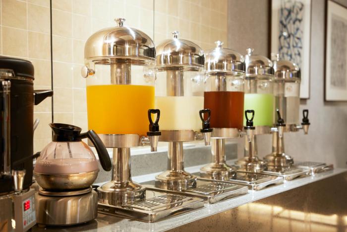 the quarter phromphong by uhg