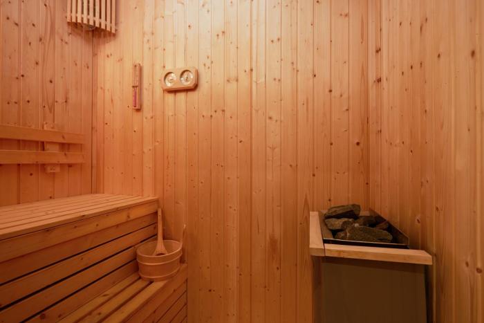 the quarter phromphong by uhg