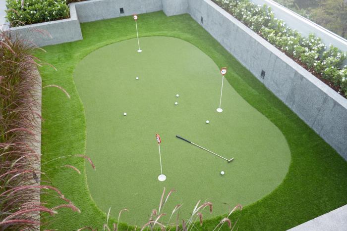 the quarter phromphong by uhg