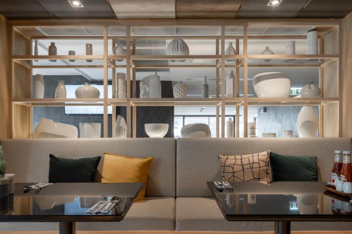 the quarter phromphong by uhg