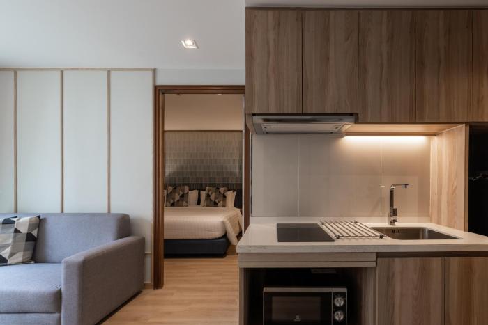 the quarter phromphong by uhg