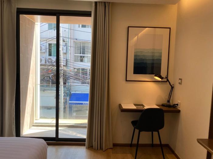 the quarter phromphong by uhg