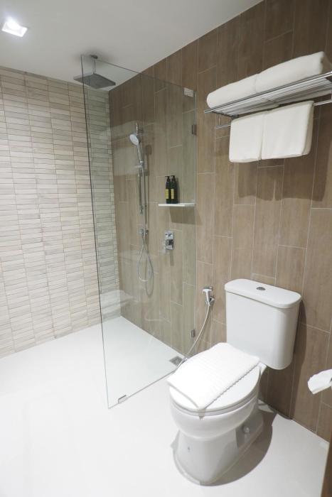 the quarter phromphong by uhg