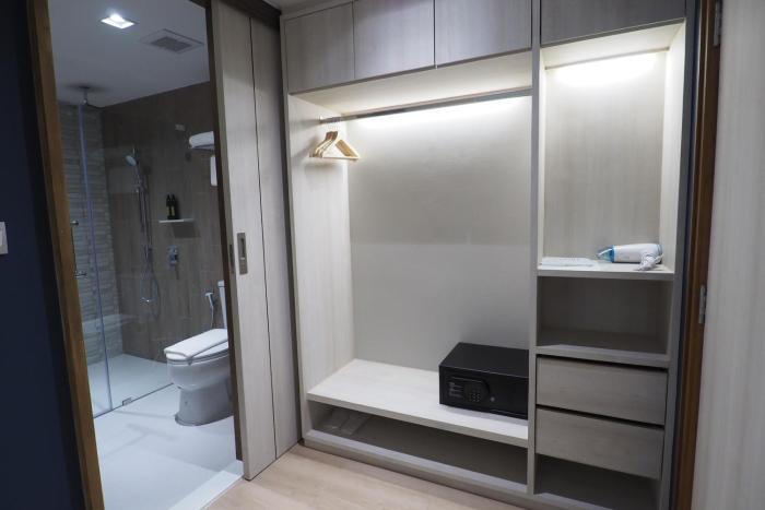 the quarter phromphong by uhg