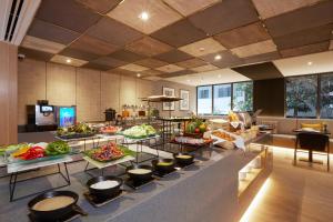 the quarter phromphong by uhg