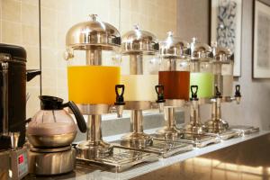 the quarter phromphong by uhg