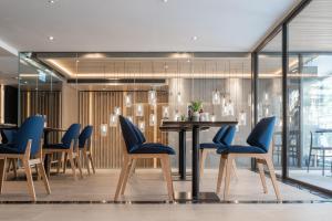 the quarter phromphong by uhg