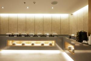 the quarter phromphong by uhg