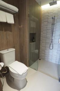 the quarter phromphong by uhg