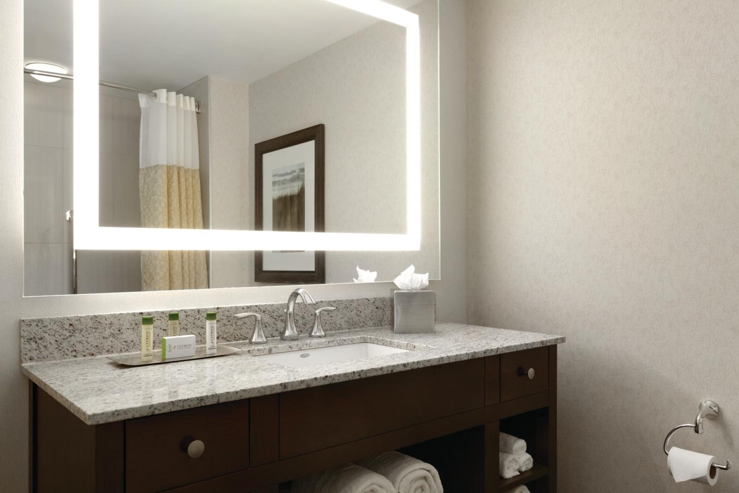 doubletree by hilton hotel boston bayside