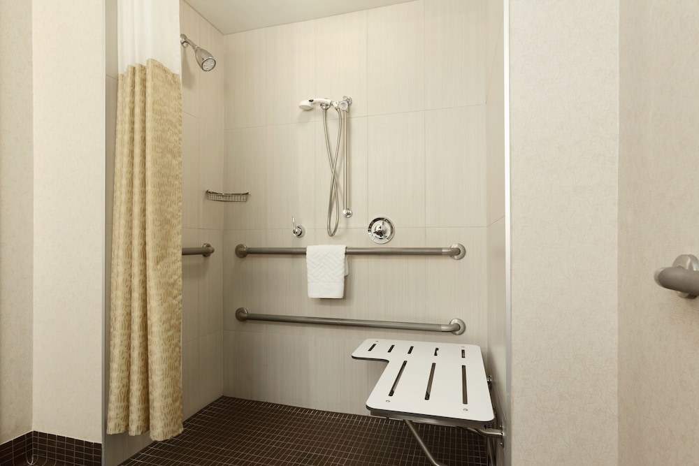 doubletree by hilton hotel boston bayside