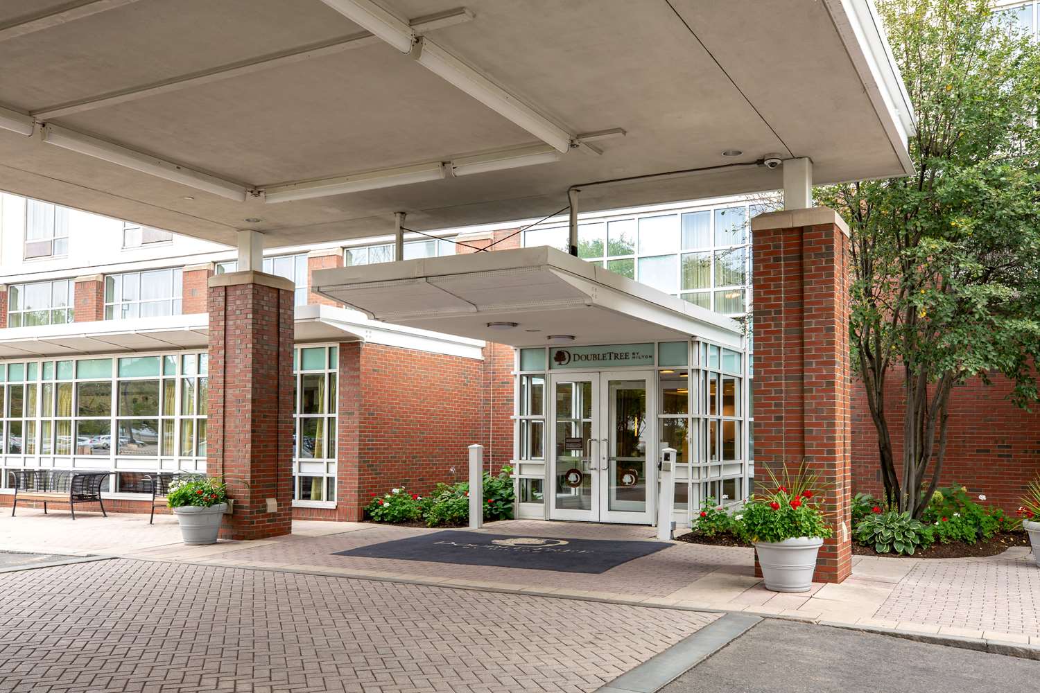 doubletree by hilton hotel boston bayside