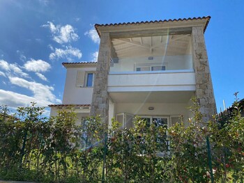 r house