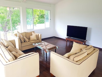 Barn Villa By Dark,Haggamuwa Watta Alankulama Anuradhapura 50000 North Central Province,3 star