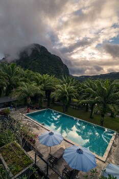 krabi green hill pool villas