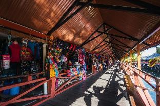 dragon inn floating resort