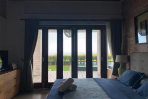 the ocean views luxury villas and apartment