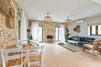 syra suites