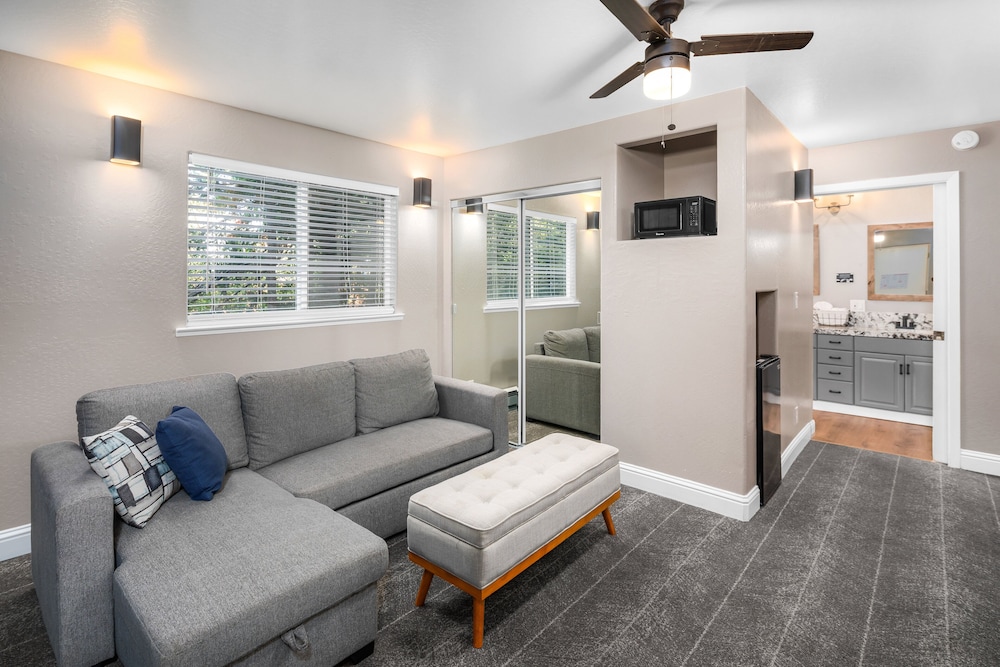 the inn at boatworks