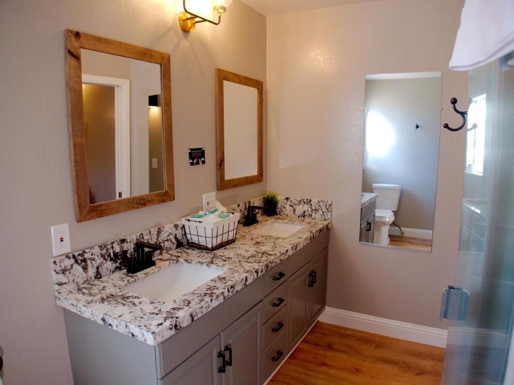 The Inn At Boatworks,El Dorado County>>Carnelian Bay,2 star