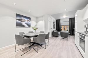 Odinn Reykjavik Skolavordustigur Apartments,Iceland Phallological Museum>>Reykjavik,0 star