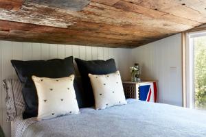 extraordinary huts