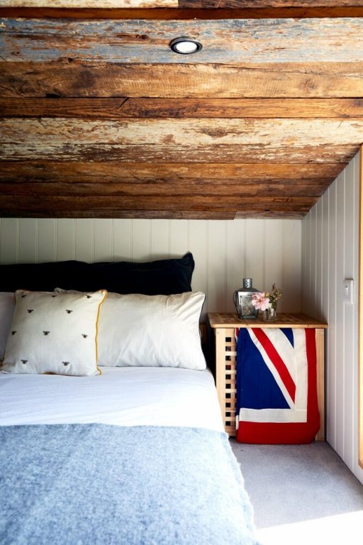 extraordinary huts