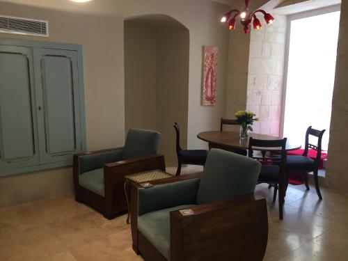 sally port suites