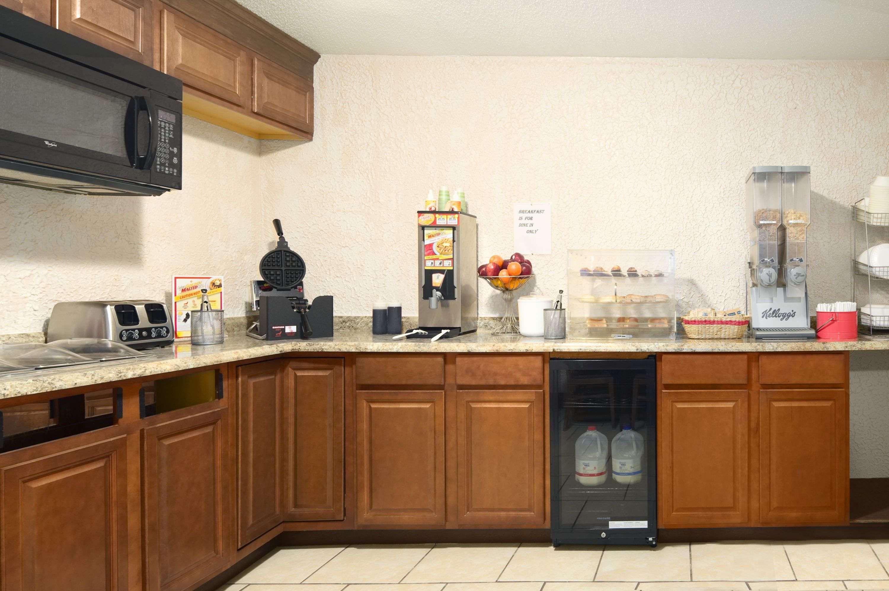 Days Inn By Wyndham Brunswick/St. Simons Area,Dock Junction>>Brunswick,2 star