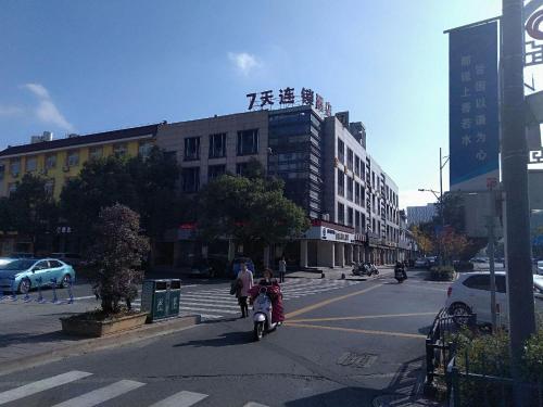 7 days inn anji center