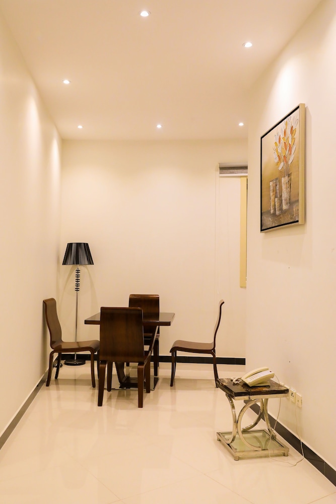 quiet rooms apartment