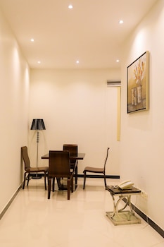 quiet rooms apartment