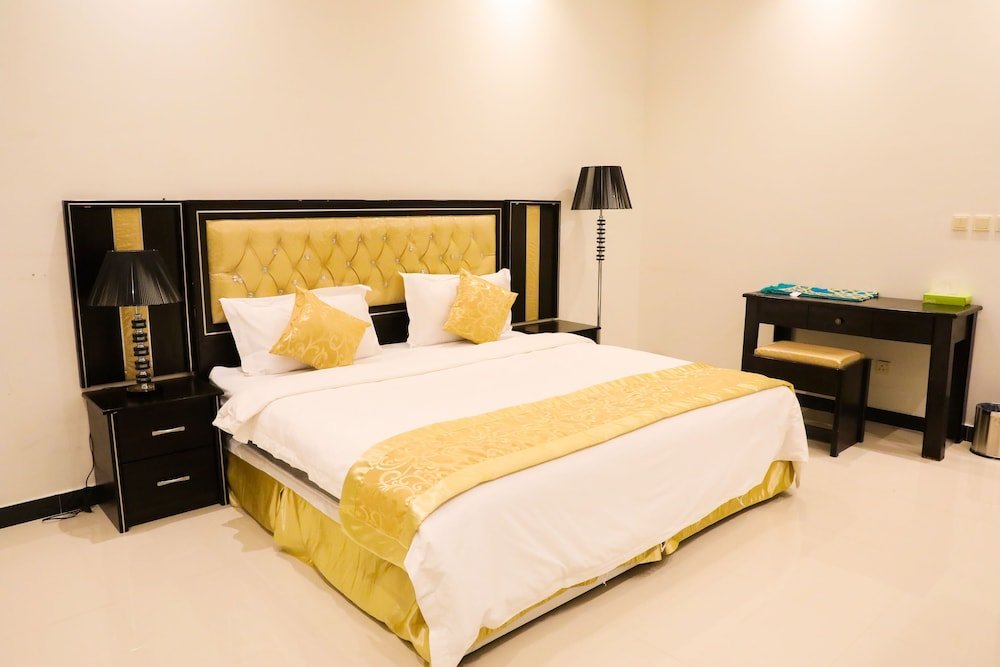 quiet rooms apartment