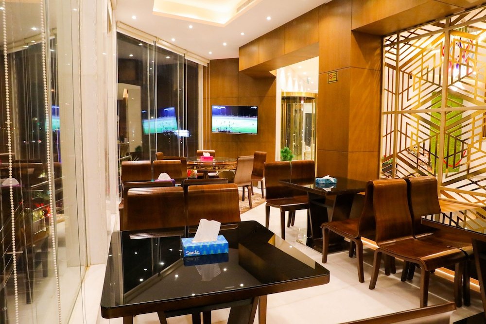 quiet rooms apartment