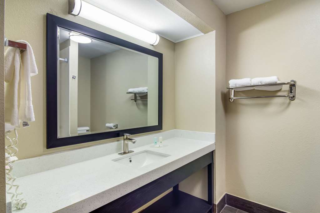 quality inn and suites canton ga