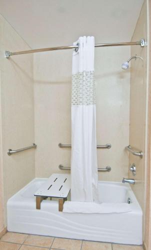 hampton inn canton