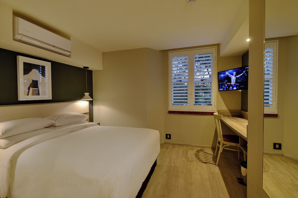 town lodge bellville