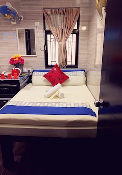 dhillon hotel hostel