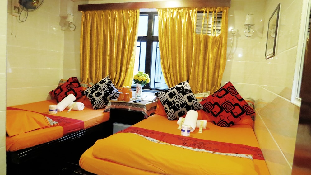 dhillon hotel hostel