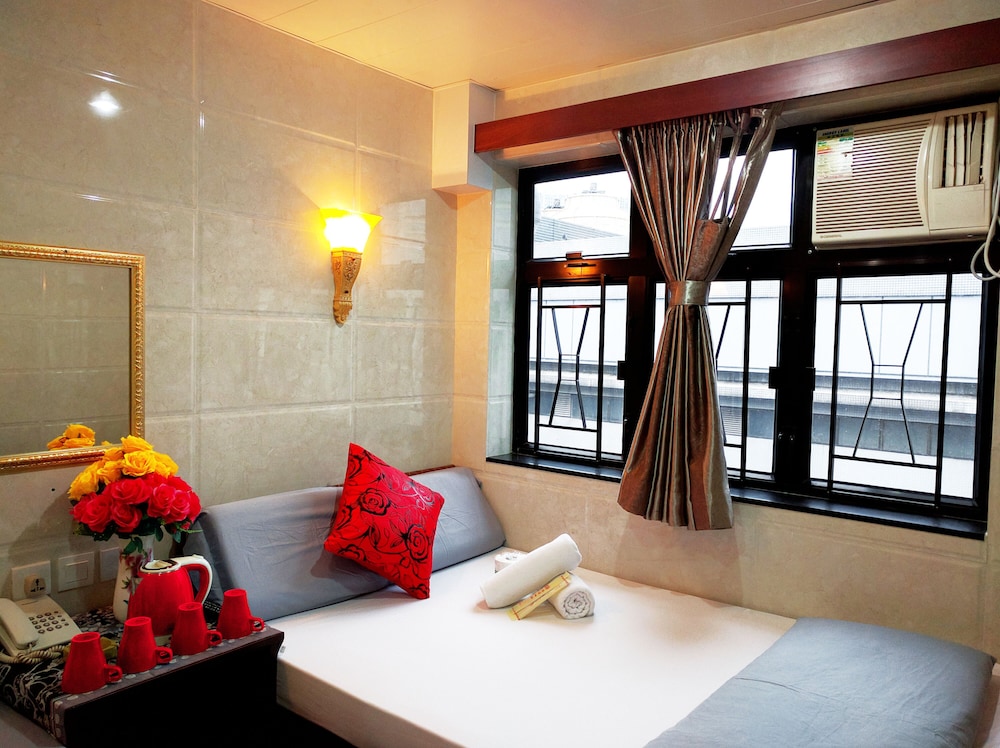 dhillon hotel hostel