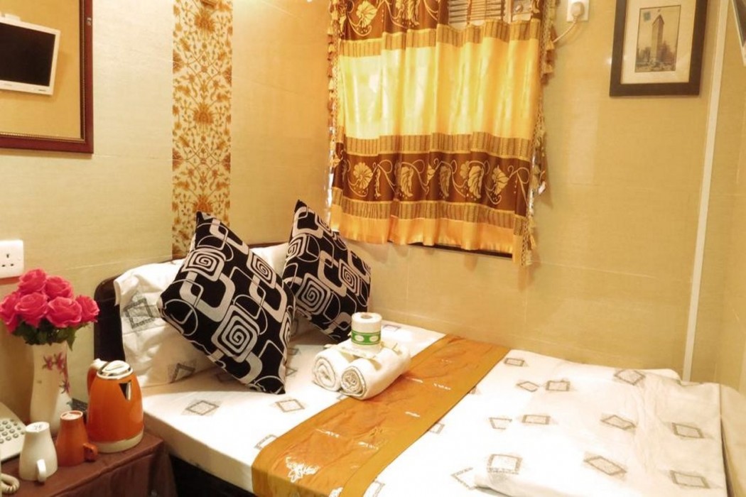 dhillon hotel hostel