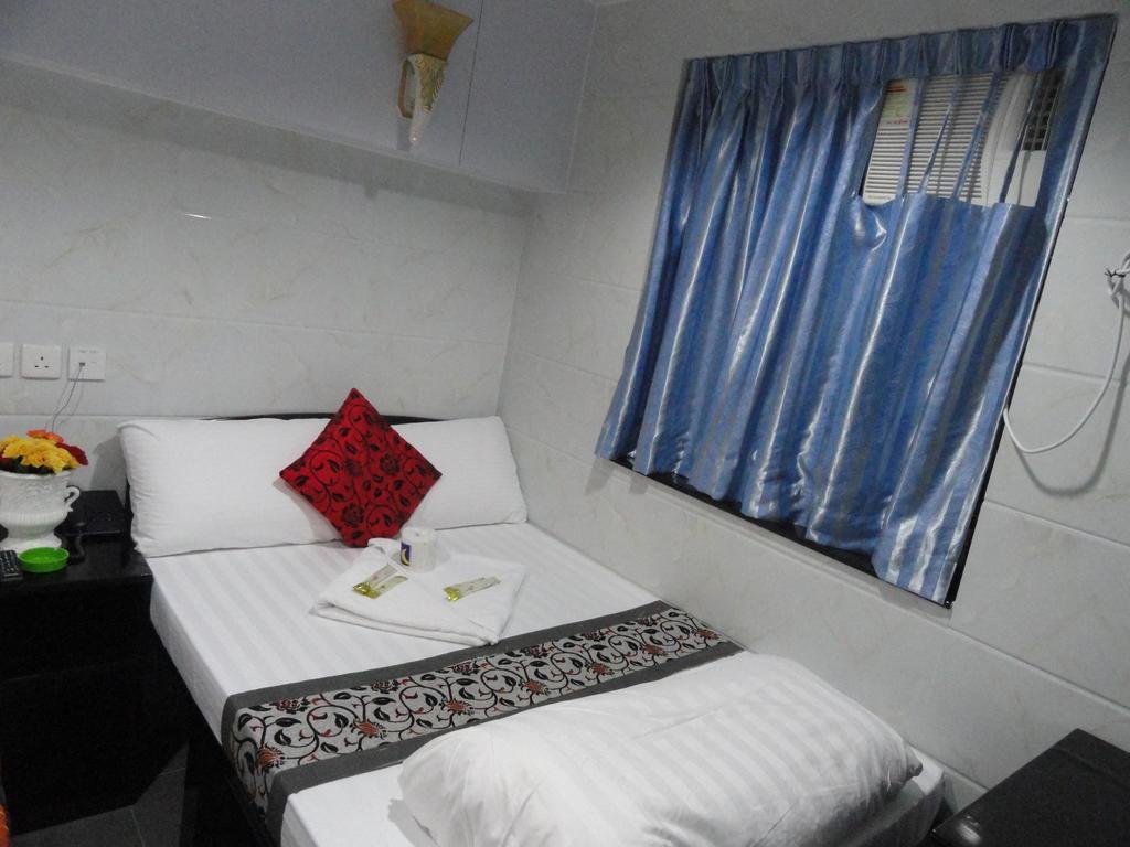 dhillon hotel hostel