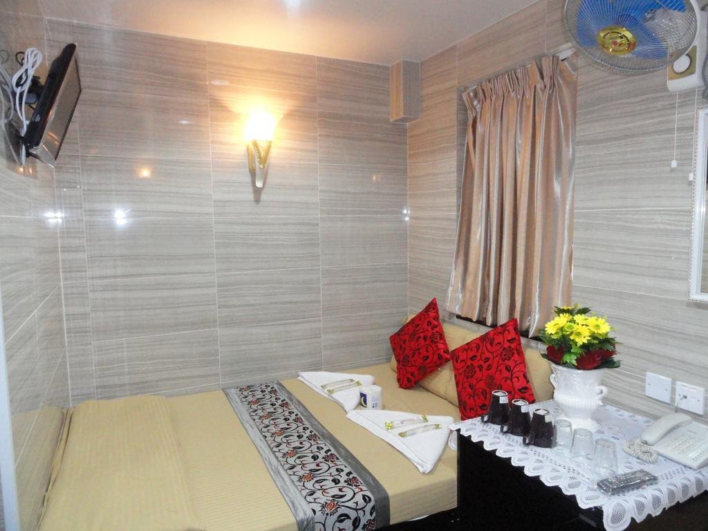 dhillon hotel hostel