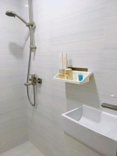 whole sunshine international hotel