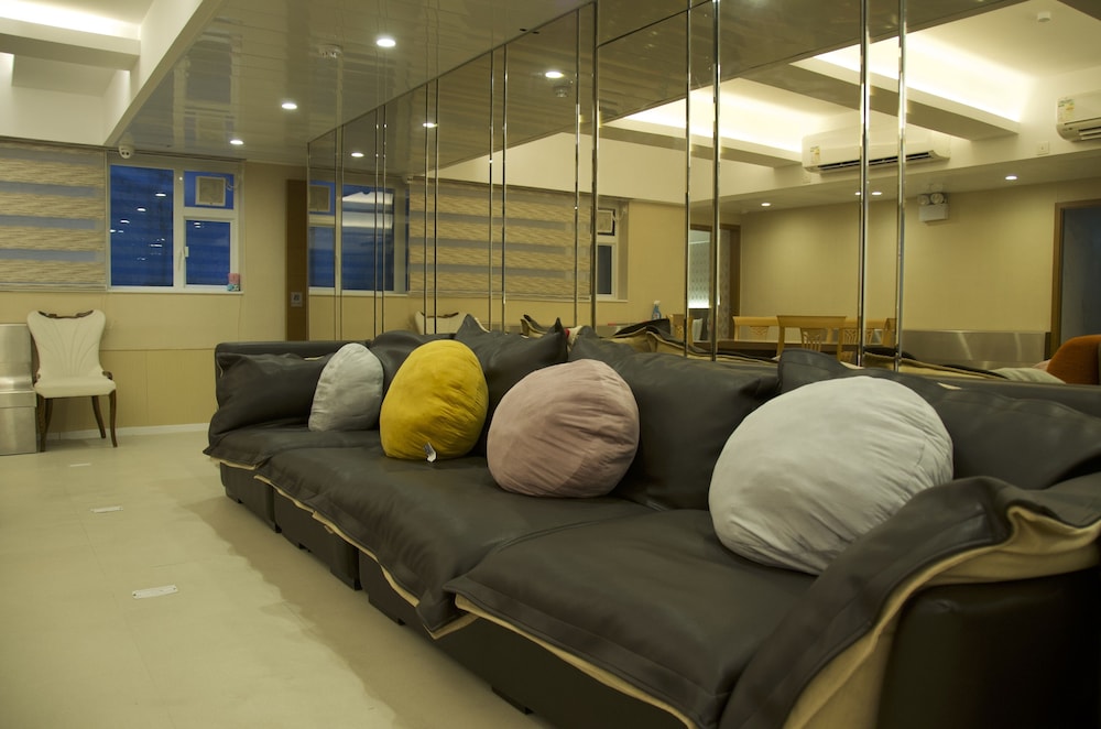 whole sunshine international hotel