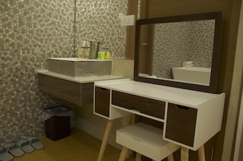 whole sunshine international hotel