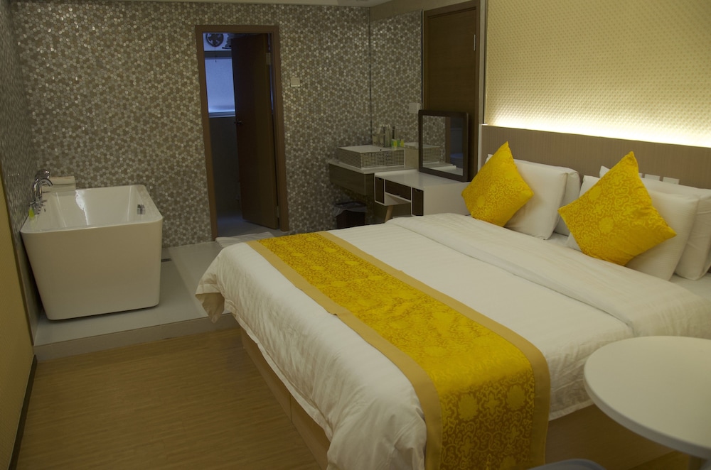 whole sunshine international hotel