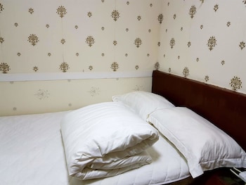 hong kong astronauts hotel