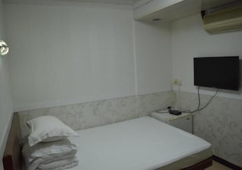 hong kong astronauts hotel